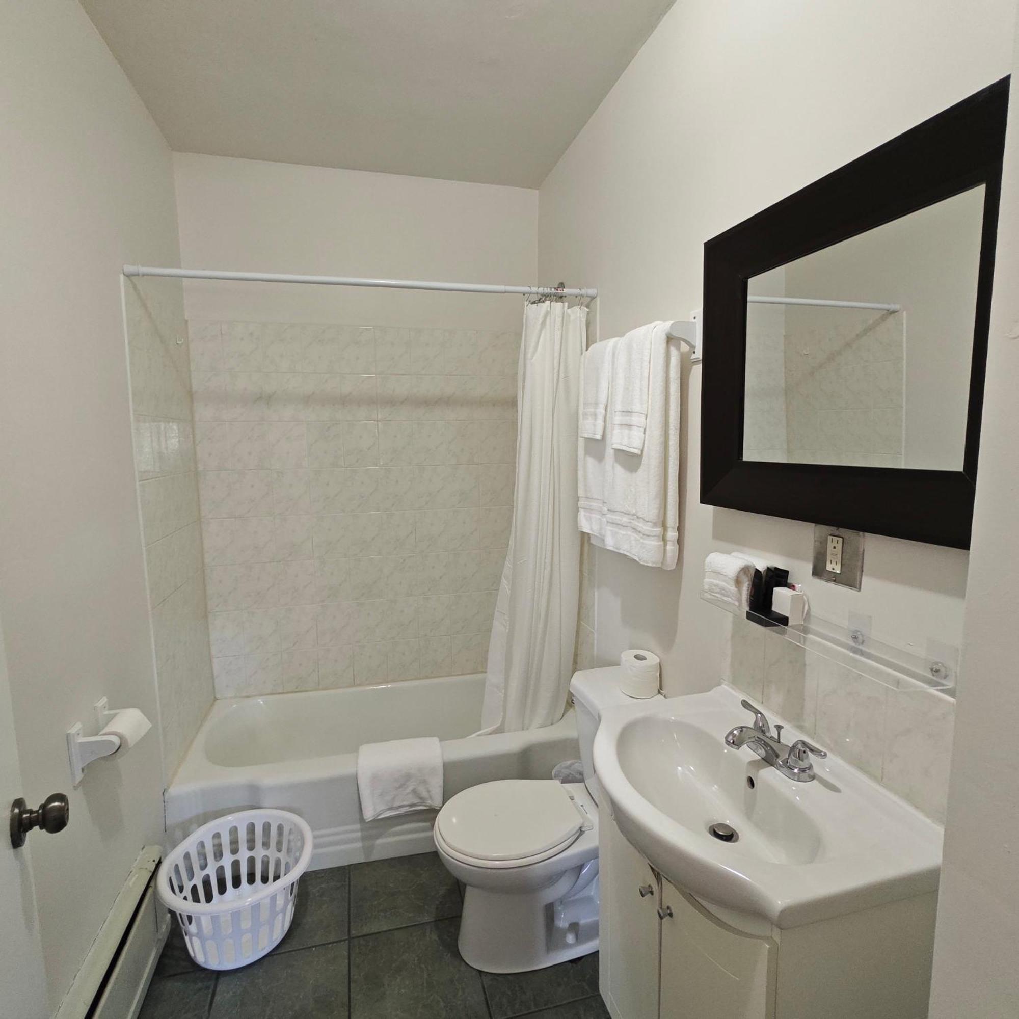 Andy'S Blue House Bed & Breakfast Charlottetown Bagian luar foto